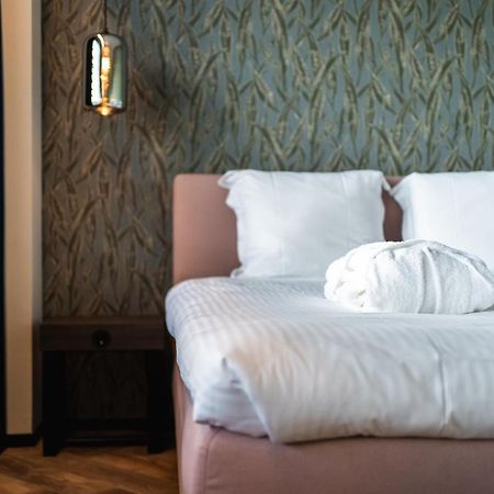 Onderwijshotel De Rooi Pannen آيندهوفن المظهر الخارجي الصورة