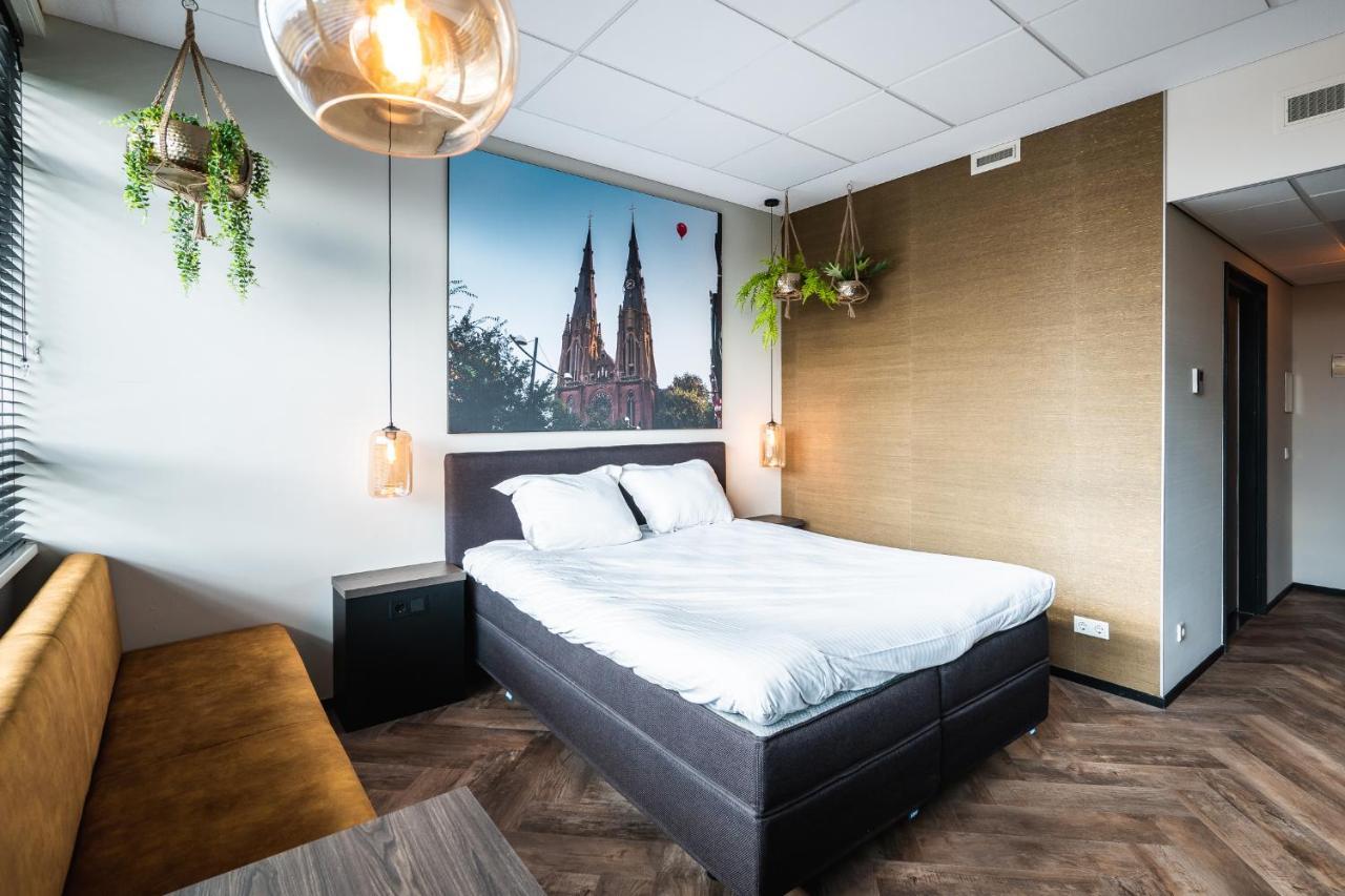 Onderwijshotel De Rooi Pannen آيندهوفن المظهر الخارجي الصورة