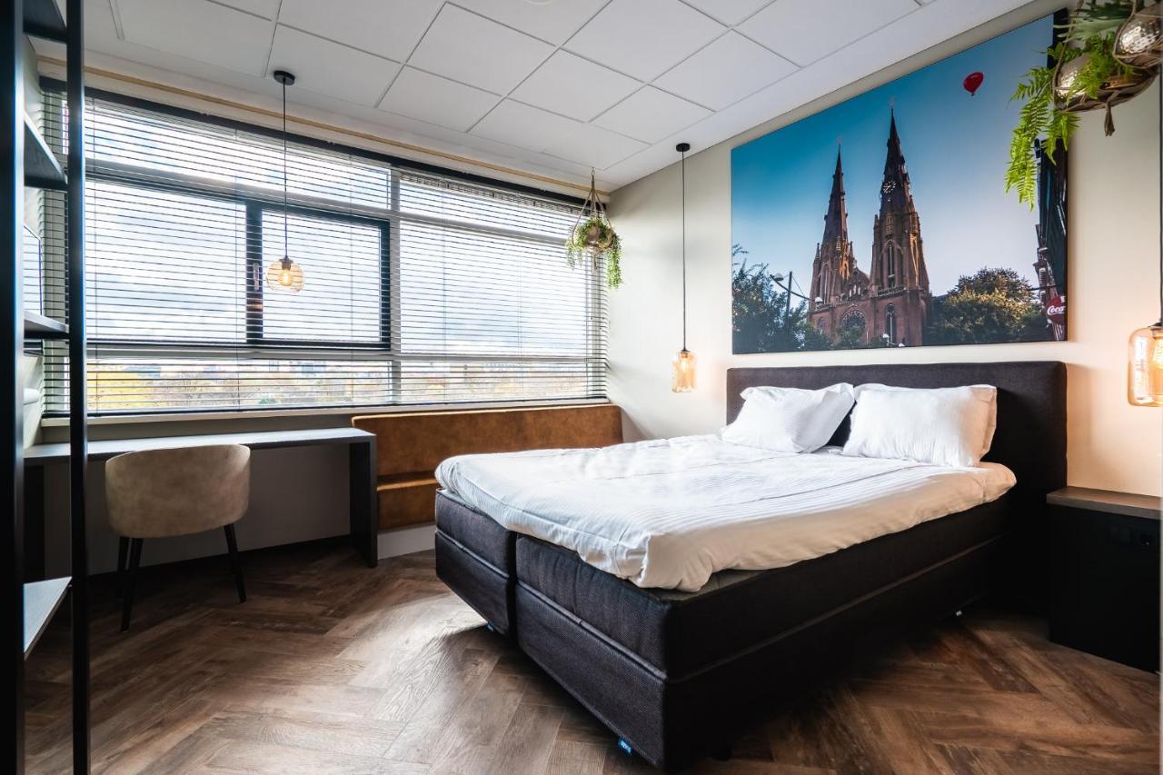 Onderwijshotel De Rooi Pannen آيندهوفن المظهر الخارجي الصورة
